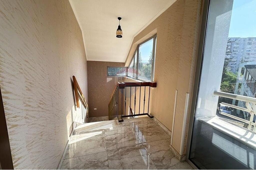 Tirane, villa for rent, 3,500 € (ID: 530481001-723)
