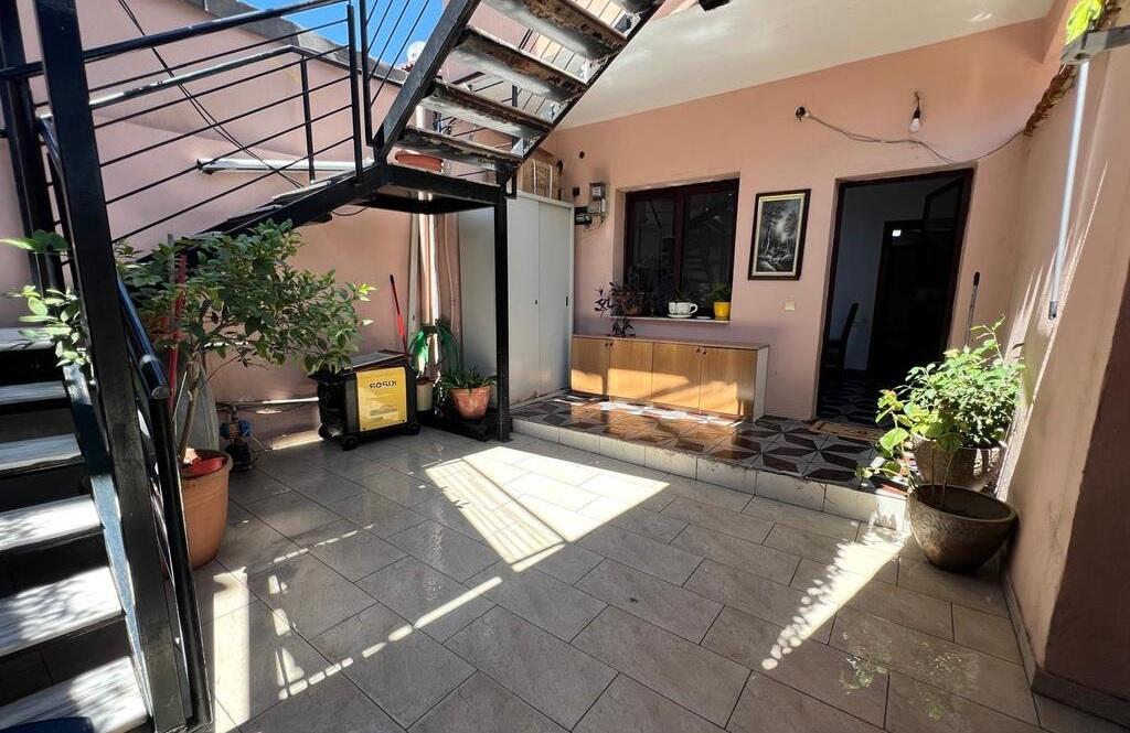 Appartamento in affitto 1+1, primo piano di una villa, Ali Demi