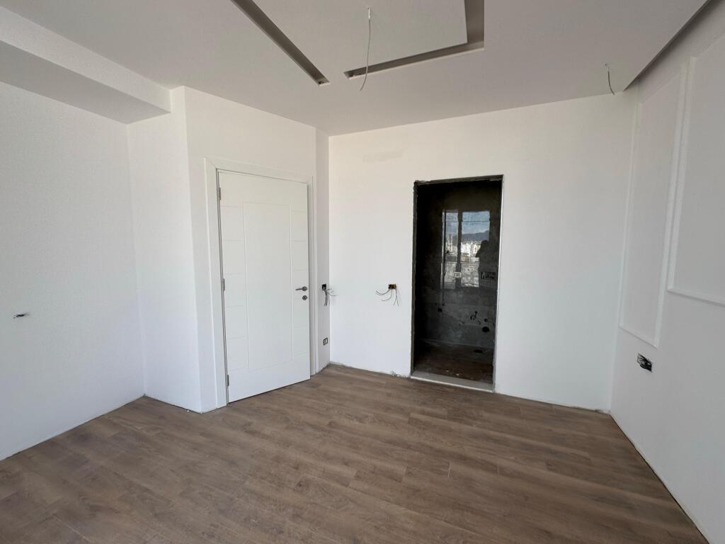 🏢 Shitet Apartament  3+1+2 me Parkim 📍 Adresa: Rruga Mine Peza 🏢  💰 Çmimi: 355,000 €