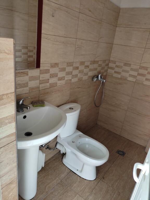 APPARTAMENTO 1+1. 29000 LEKE. EX MERCATO ELETTRICO.