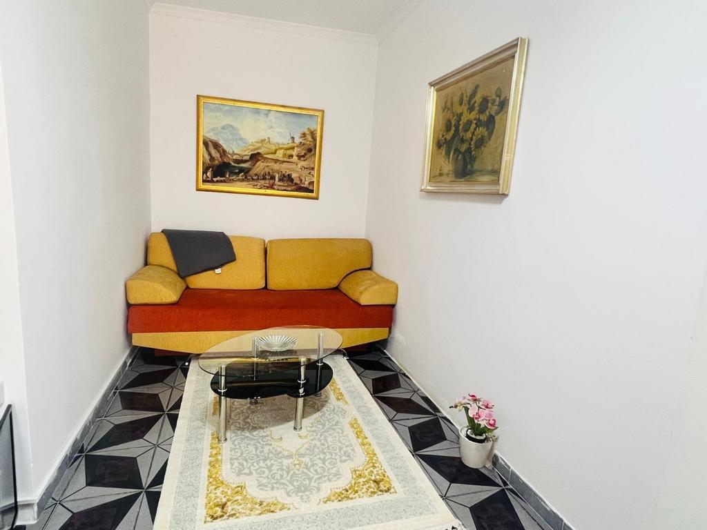 Apartment 1+1 for rent, first floor – Ali Demi