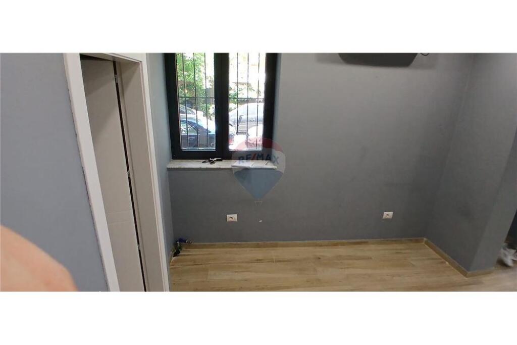 SHOP FOR RENT NEAR DINAMO STADIUM.