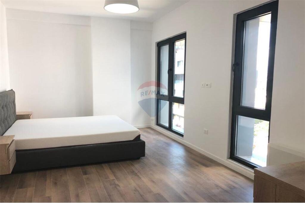 Apartament 2+1 me qera ,tek Kompleksi Square 21!