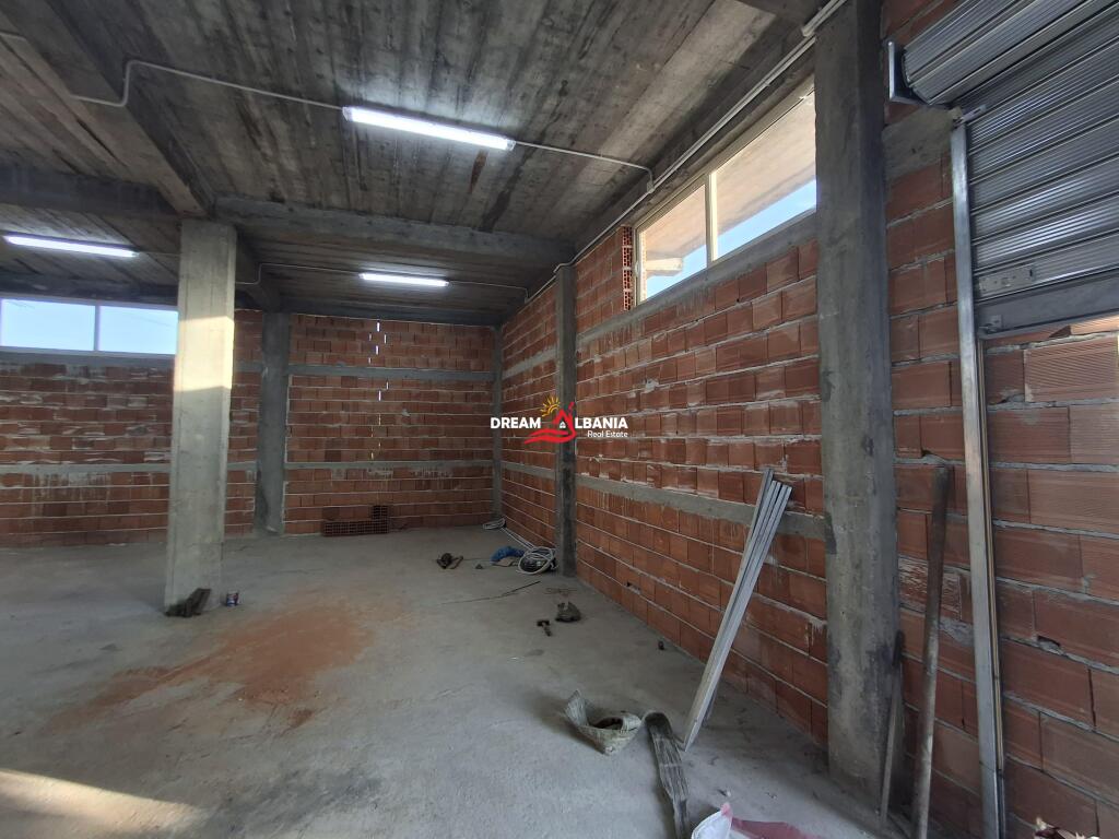 Jepet magazine me qera 192 m2 me hapesire parkimi ne Tirane ID (4281292)