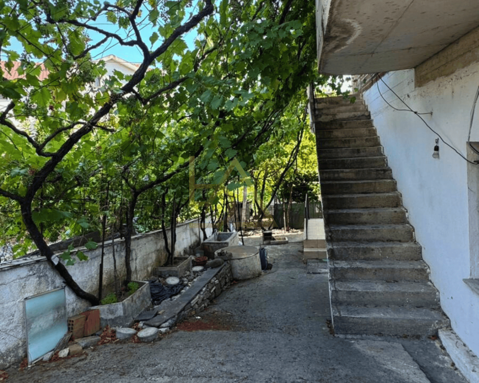 Villa su 3 Piani in Vendita – Vorë