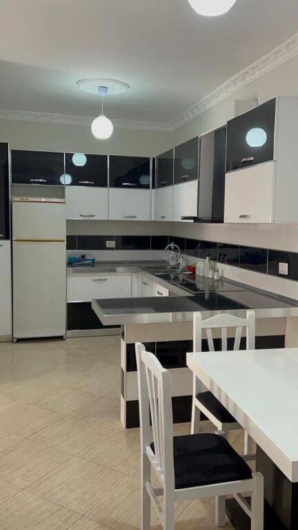 Shitet Apartament 2+1–Vetëm 200 metra nga plazhi