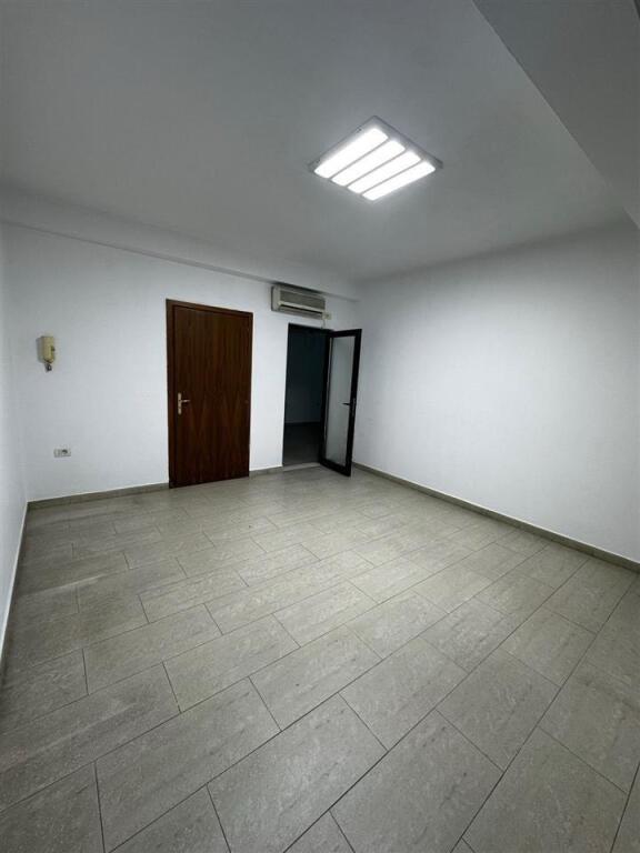 BUSINESS PREMISES FOR RENT FOR OFFICES BRRYLI 230 M2