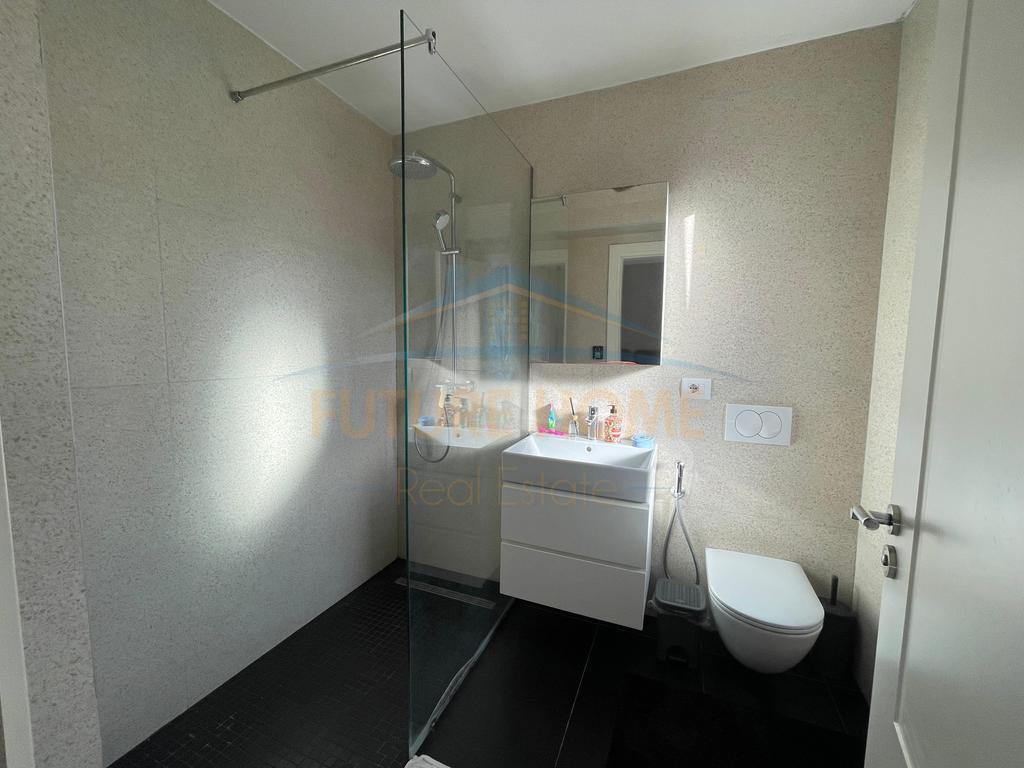 In vendita, Appartamento 3+1+2, 21 Dhjetori, Tirana.