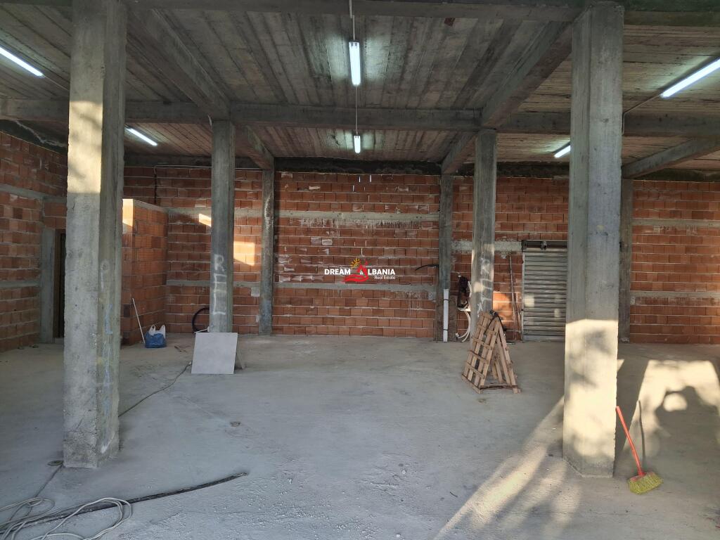 Jepet magazine me qera 192 m2 me hapesire parkimi ne Tirane ID (4281292)