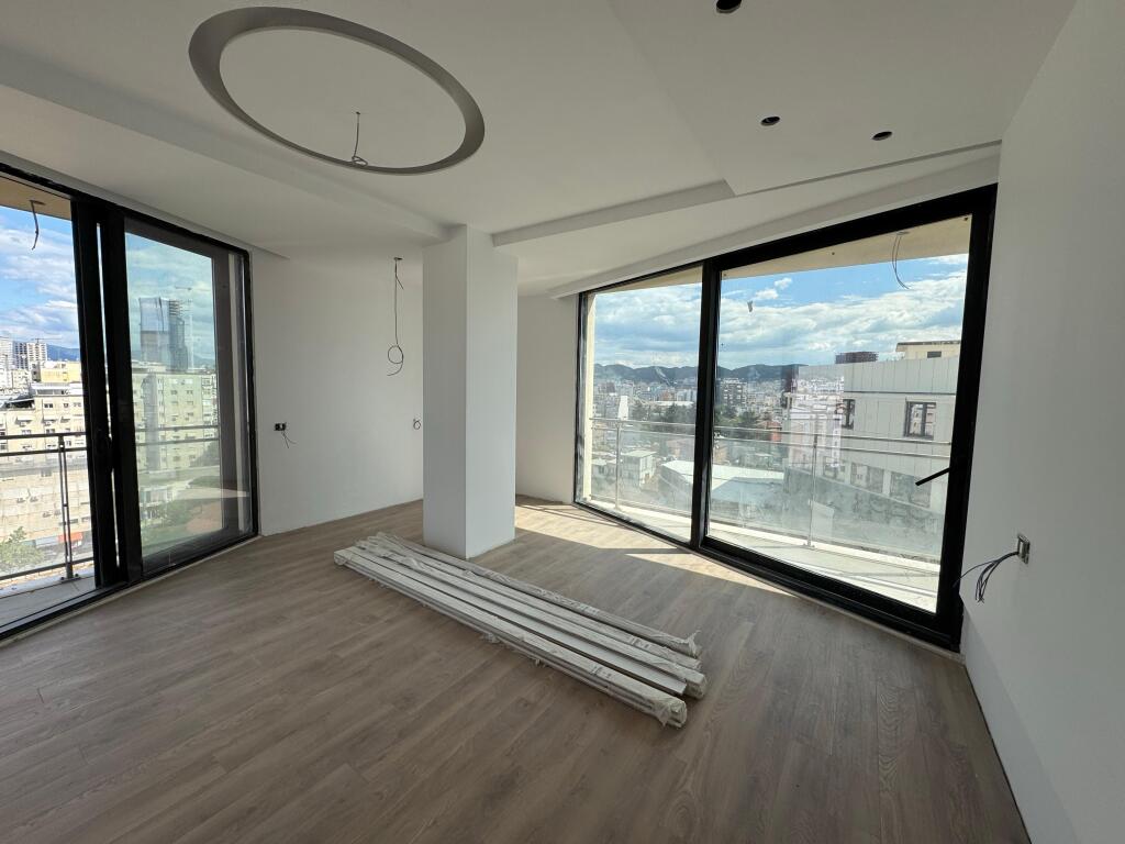 🏢 Shitet Apartament  3+1+2 me Parkim 📍 Adresa: Rruga Mine Peza 🏢  💰 Çmimi: 355,000 €