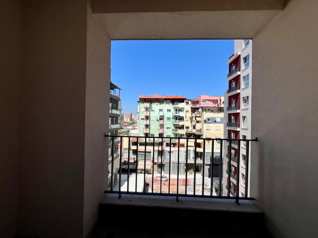 In vendita, Appartamento 1+1 “Laprakë”, Tirana.