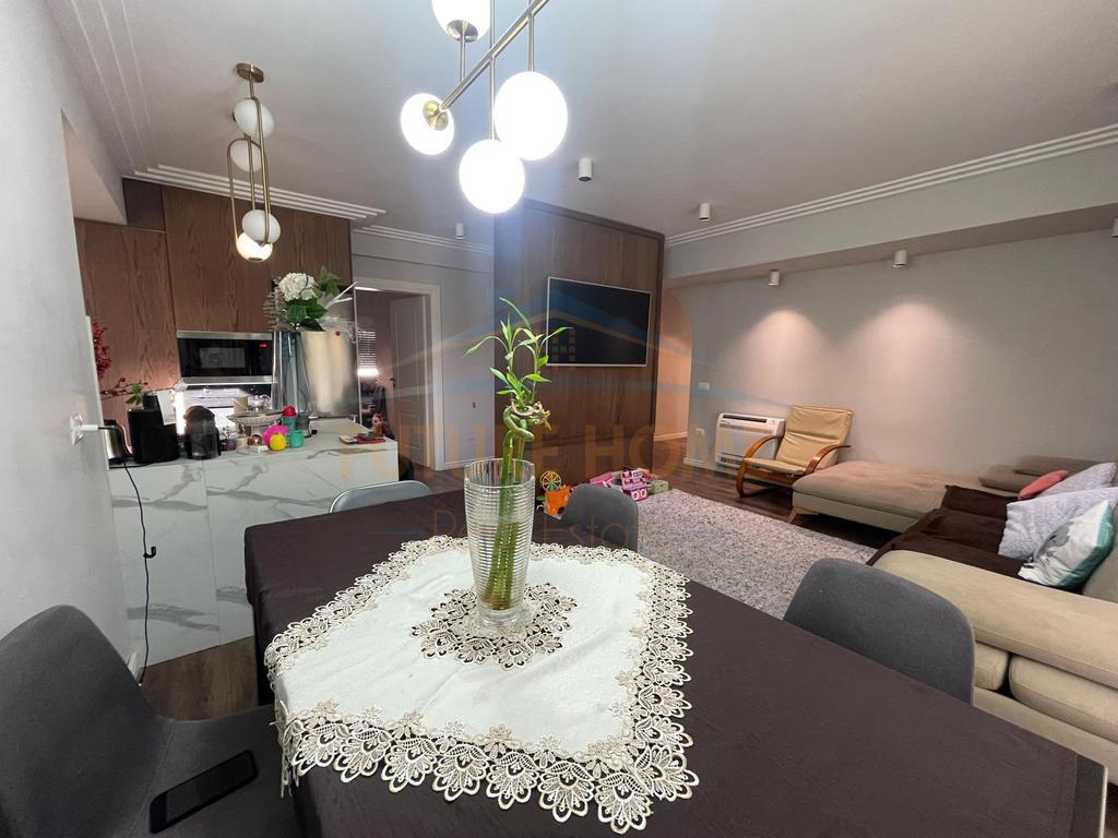 In vendita, Appartamento 3+1+2, 21 Dhjetori, Tirana.