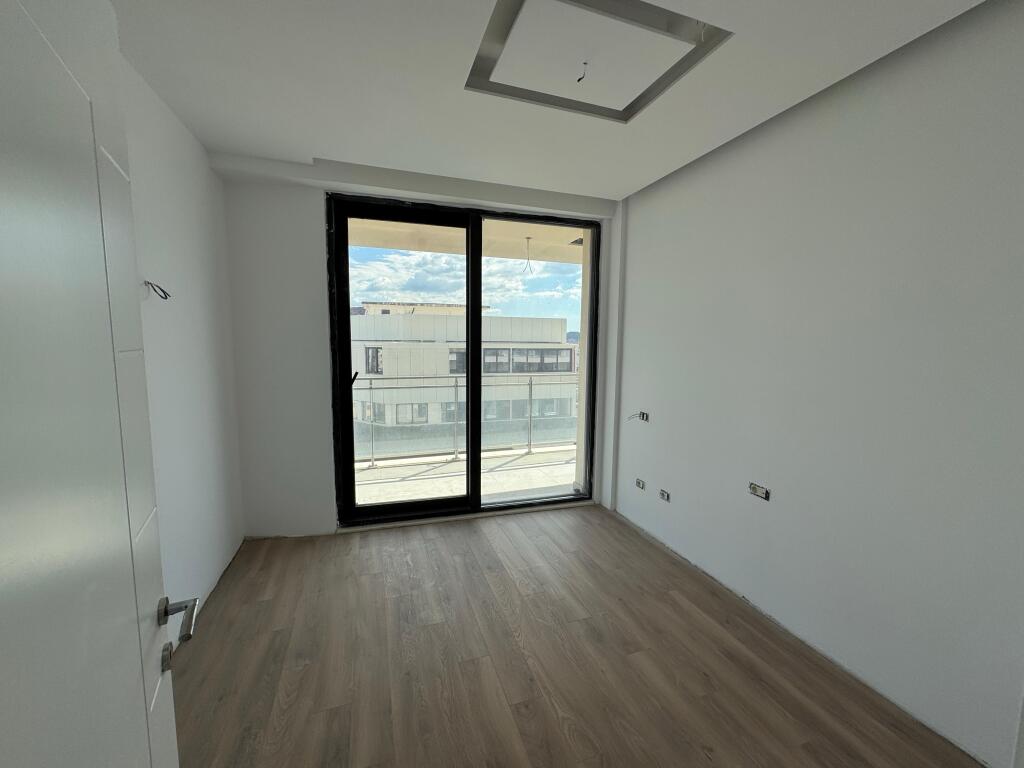 🏢 Shitet Apartament  3+1+2 me Parkim 📍 Adresa: Rruga Mine Peza 🏢  💰 Çmimi: 355,000 €