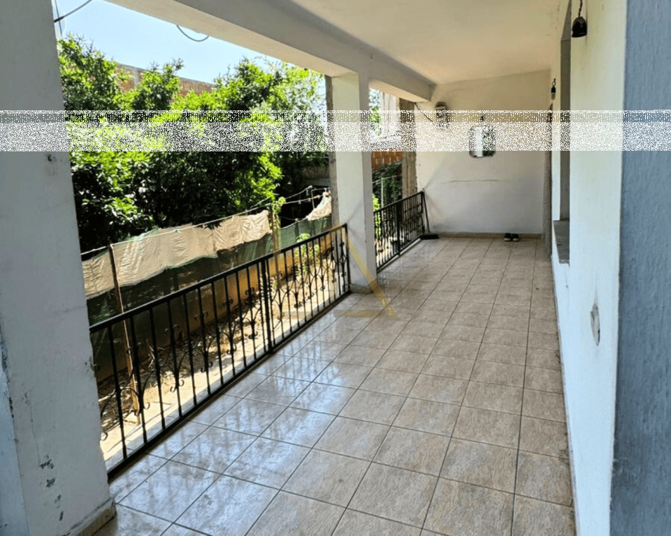 Villa su 3 Piani in Vendita – Vorë