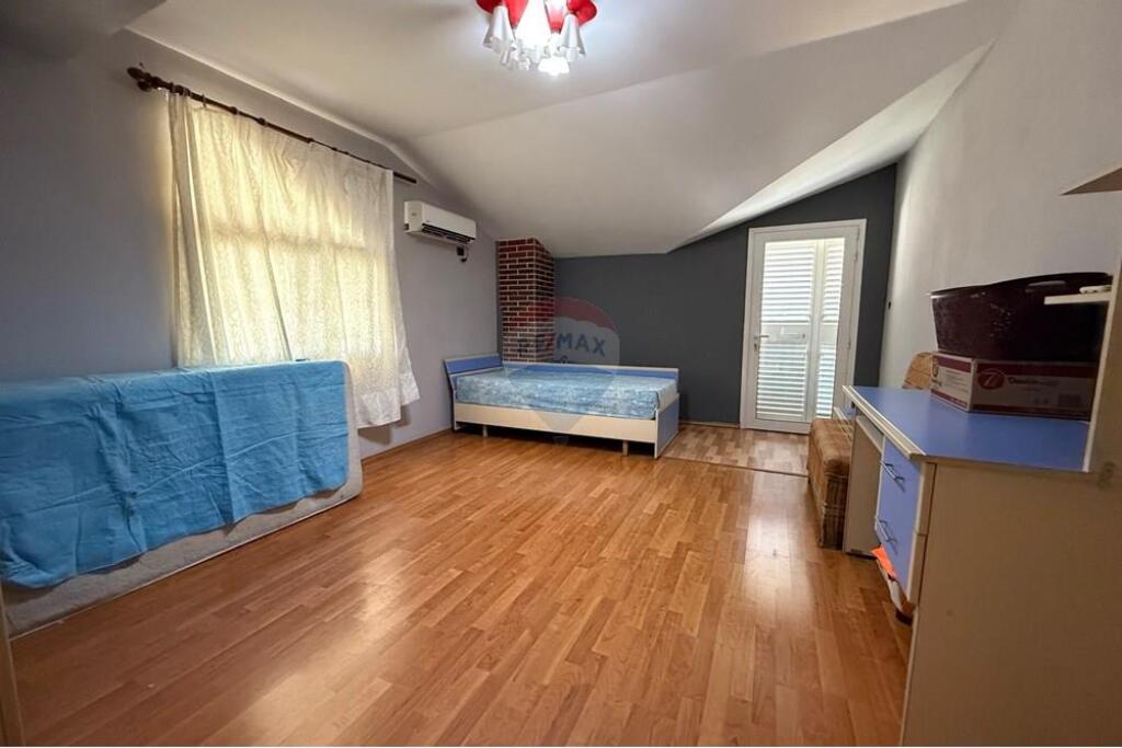 Villa su 3 piani in vendita vicino alla strada "Siri Kodra"!