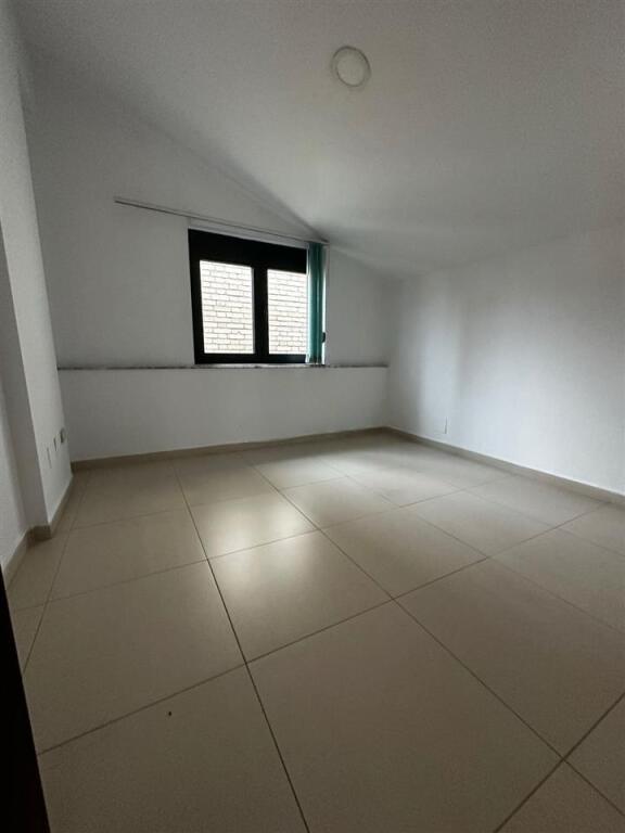 BUSINESS PREMISES FOR RENT FOR OFFICES BRRYLI 230 M2