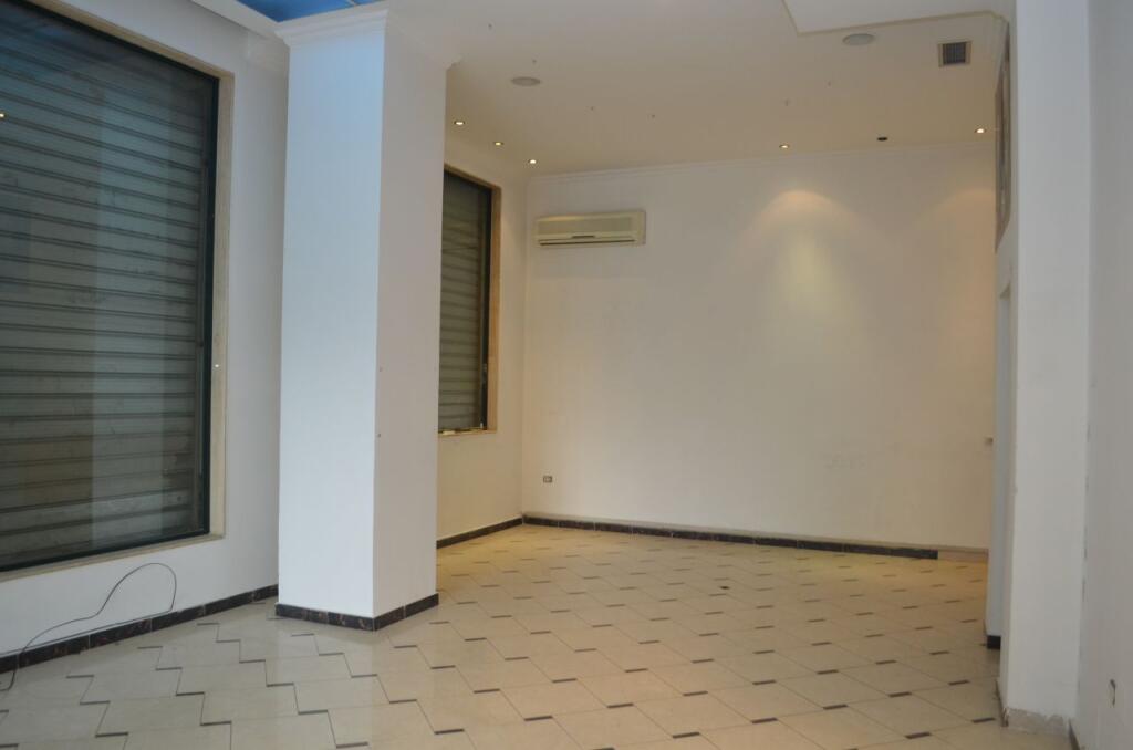 Dyqan Me Qera prane Qendres (ID BD21733) Tirane.