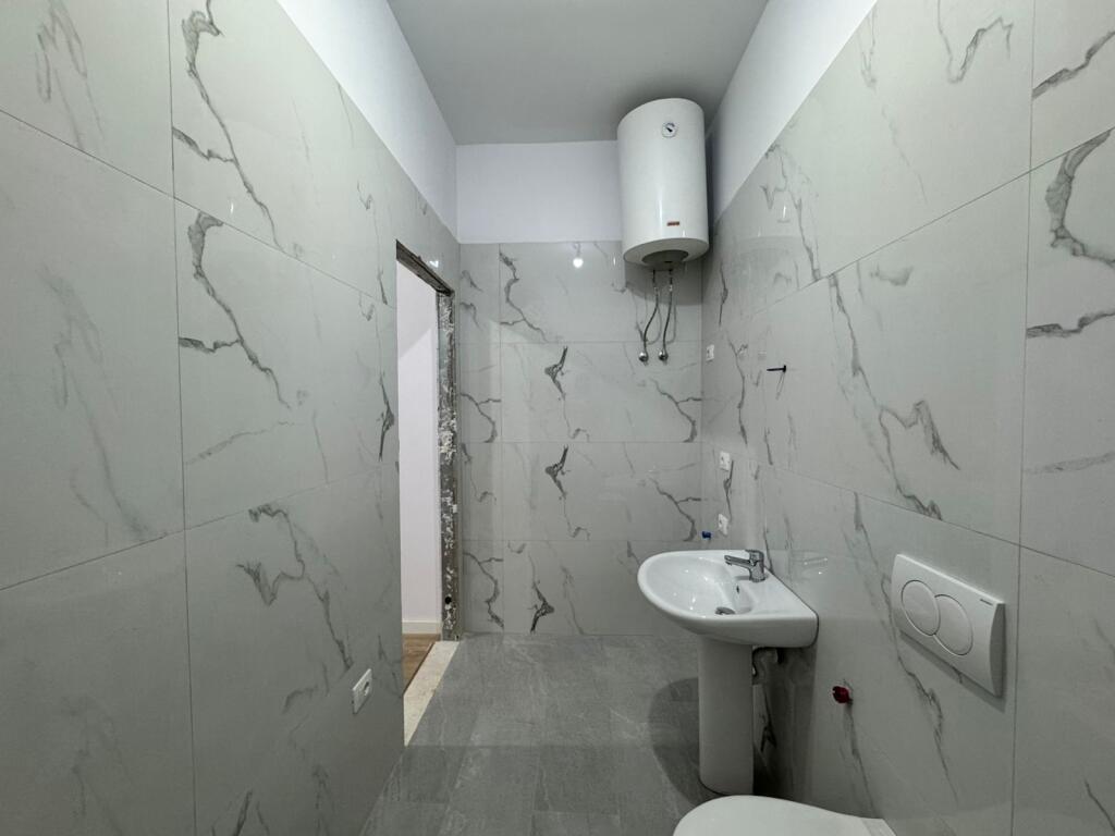 SHITET APARTAMENT AFER SHKOLLES BAJRAM CURRI