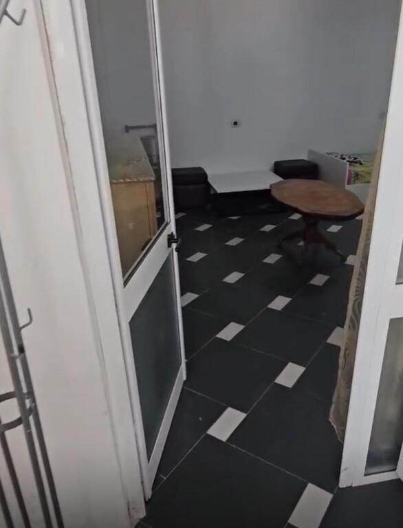Monolocale in affitto, nella zona di 21 Dhjetori, vicino a Mozaiku