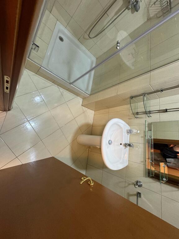 Appartamento 1+1 in affitto 📍 Indirizzo: Via Elbasan, di fronte all'Ambasciata Americana 💶 Prezzo: 600€/mese