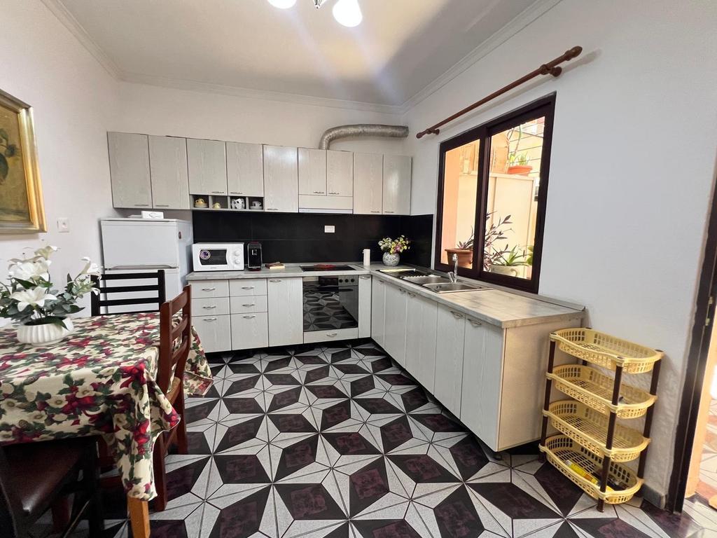 Apartment 1+1 for rent, first floor – Ali Demi