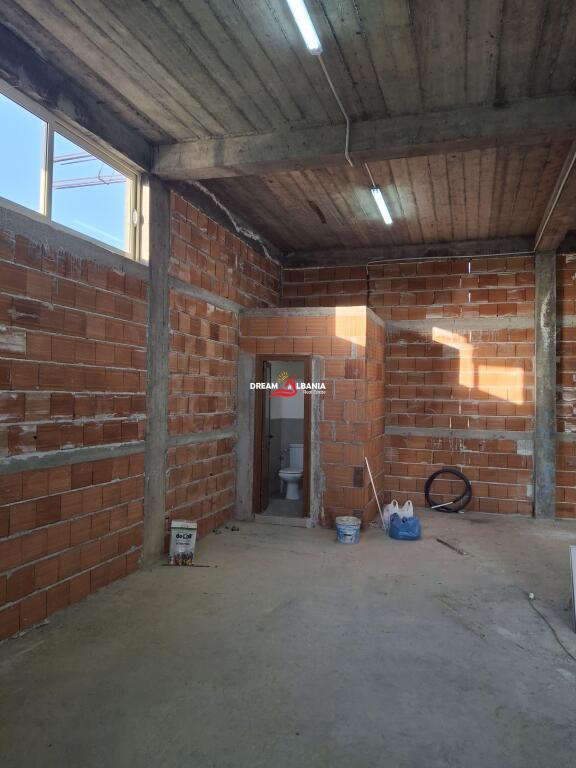 Jepet magazine me qera 192 m2 me hapesire parkimi ne Tirane ID (4281292)