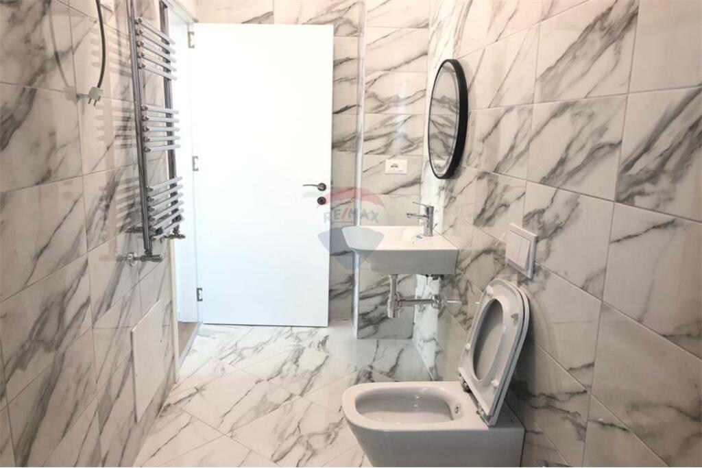 Apartament 2+1 me qera ,tek Kompleksi Square 21!