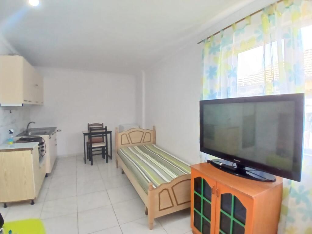 Studio apartment for rent, in the 21Dhjetorit area, near Mozaikut