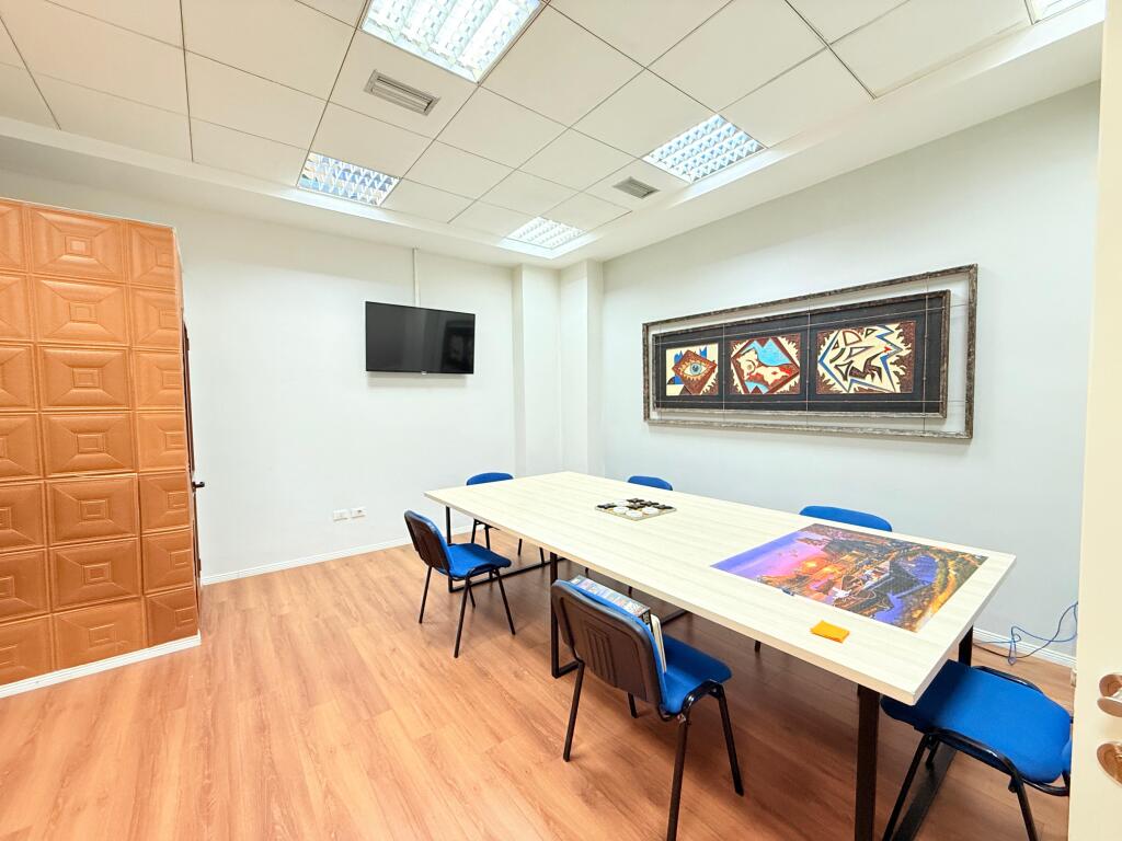 Ambient Zyrash për Qira – Galeria 17 Nëntori, Qendër
