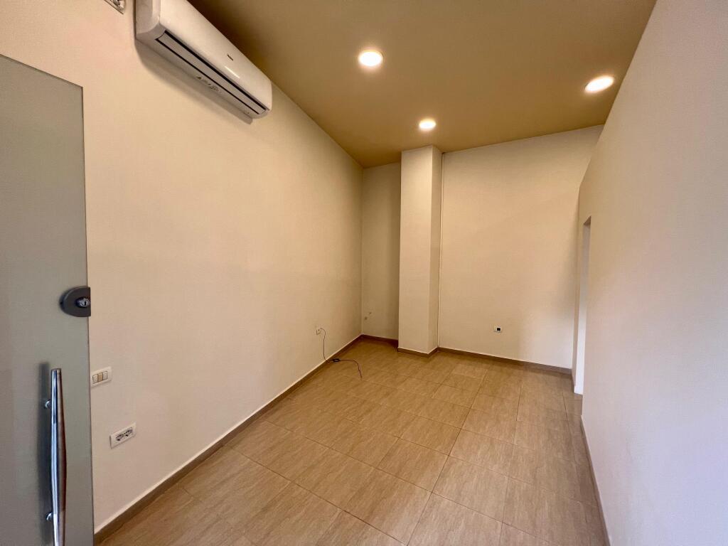 📣 QERA Ambient Biznesi 📍 Prane Ish Ekspozites ✨   🏢 Ndertim i Ri  🪜 Kati 0 📐 Siperfaqe 44 m2     💶 Cmimi 550 Euro Neto