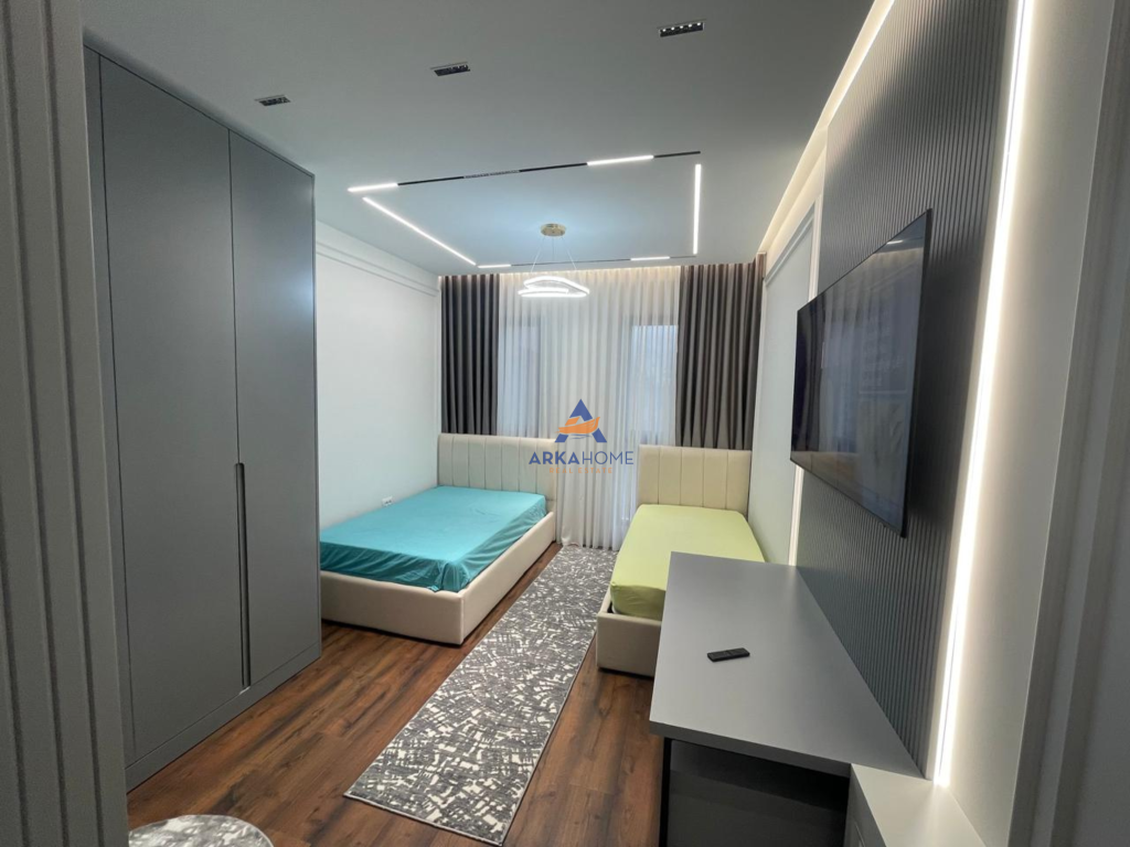 AFFITTASI APPARTAMENTO 2+1+2 BALCONI "AL COMPLESSO ARLIS, FARMACIA 10" 850 EURO (INSIEME AL POSTO AUTO 900 EURO).
