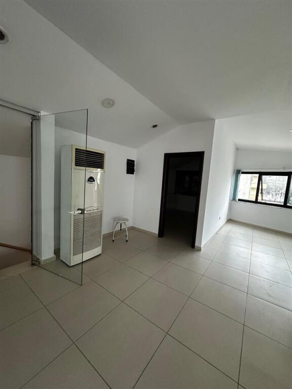 BUSINESS PREMISES FOR RENT FOR OFFICES BRRYLI 230 M2