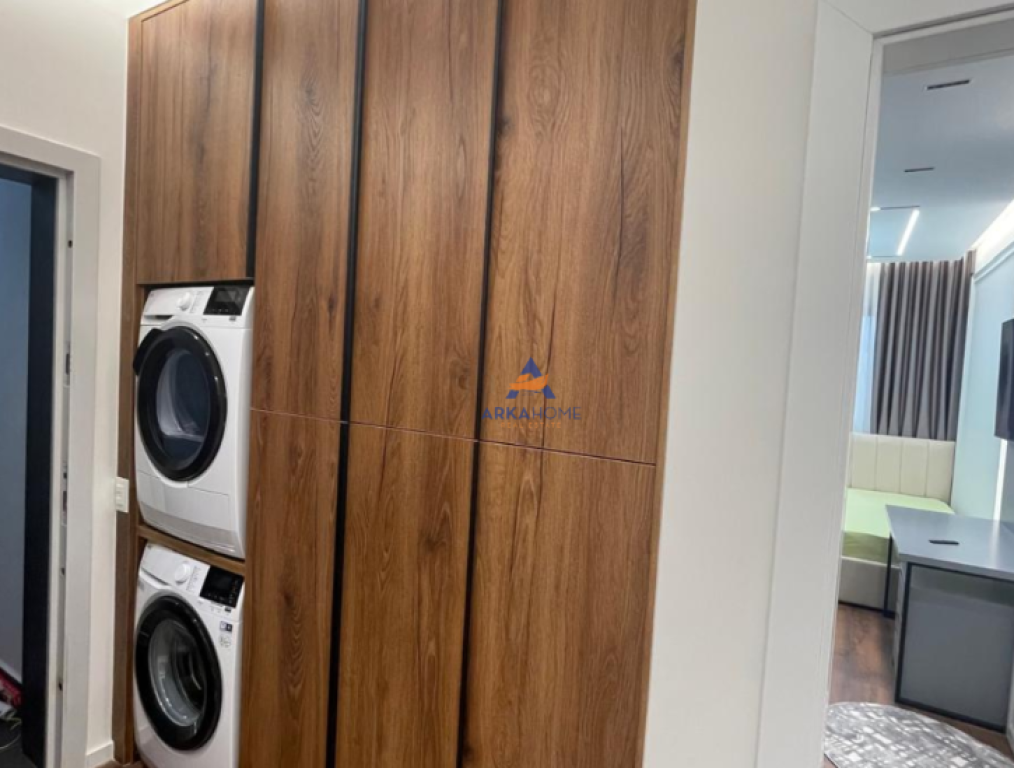AFFITTASI APPARTAMENTO 2+1+2 BALCONI "AL COMPLESSO ARLIS, FARMACIA 10" 850 EURO (INSIEME AL POSTO AUTO 900 EURO).