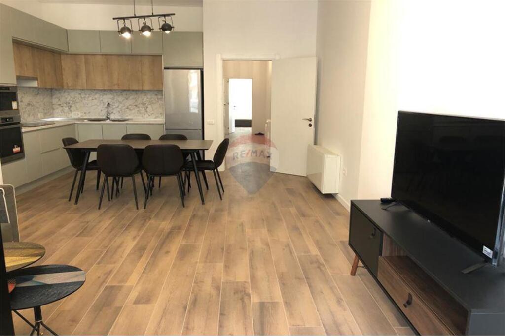 Apartament 2+1 me qera ,tek Kompleksi Square 21!