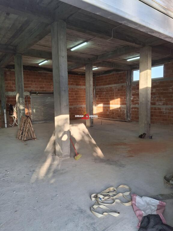 Jepet magazine me qera 192 m2 me hapesire parkimi ne Tirane ID (4281292)