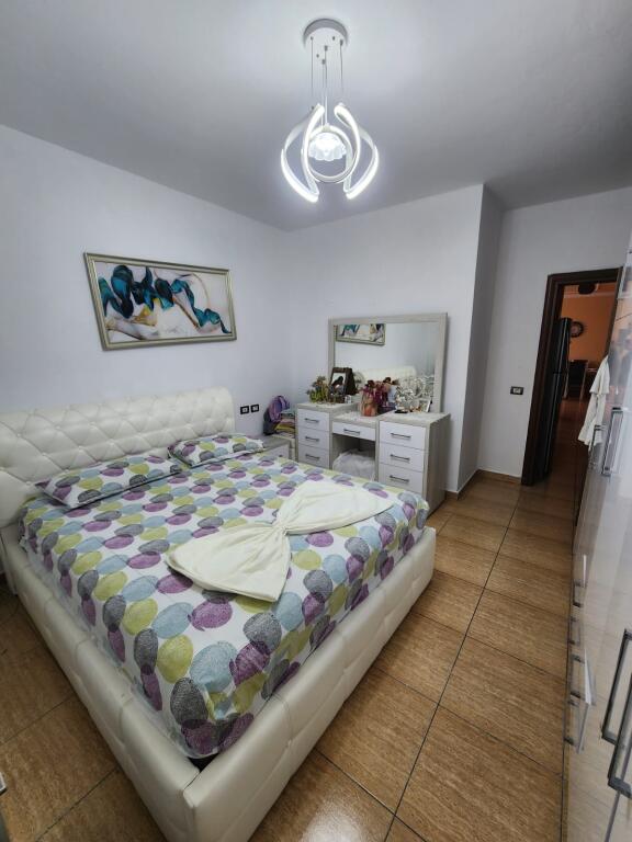 VENDESI SUPER APPARTAMENTO 2+1 SULLA SPIAGGIA ILIRIA