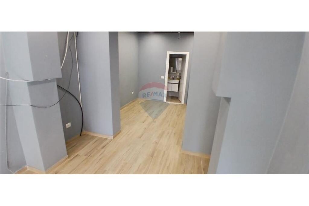 SHOP FOR RENT NEAR DINAMO STADIUM.