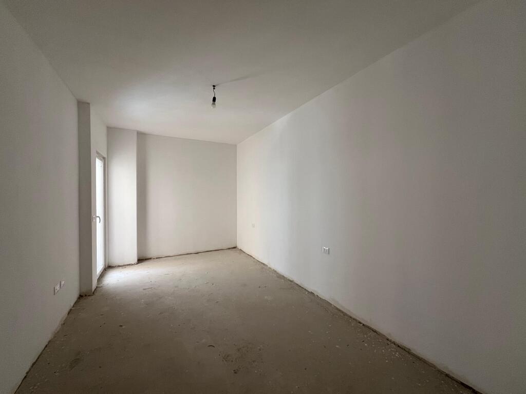 In vendita, Appartamento 2+1 “Laprakë”,Tirana.