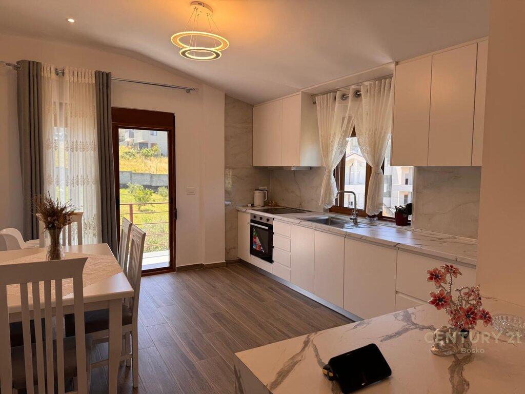 Rent Apartment 2+1+ Parking in Senatorium,