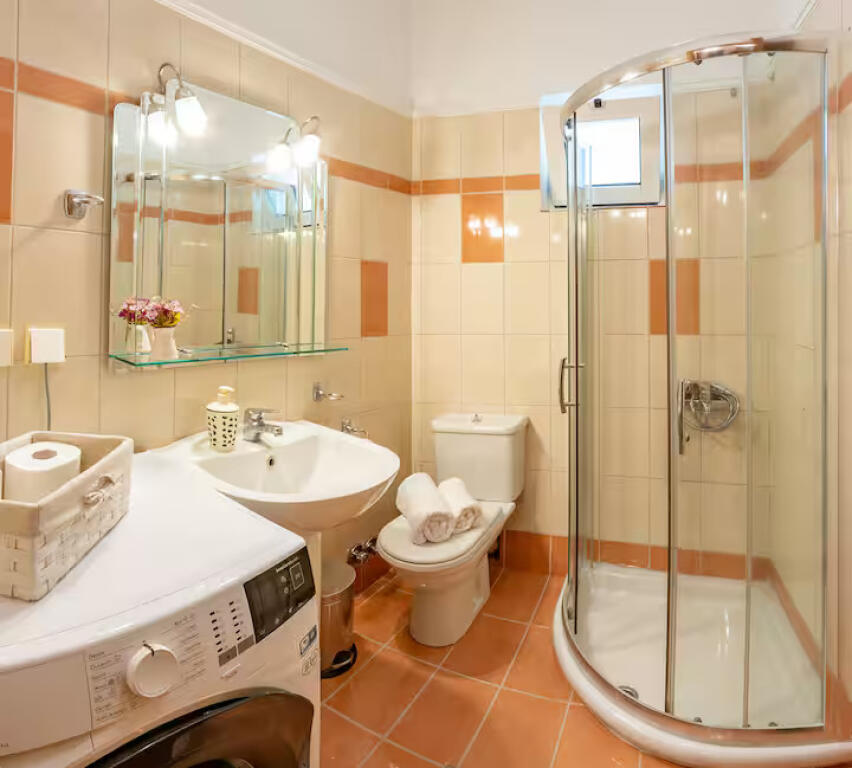 Apartament Ne Shitje 2+1 prane Ish Nisharakut (ID B120703) Tirane
