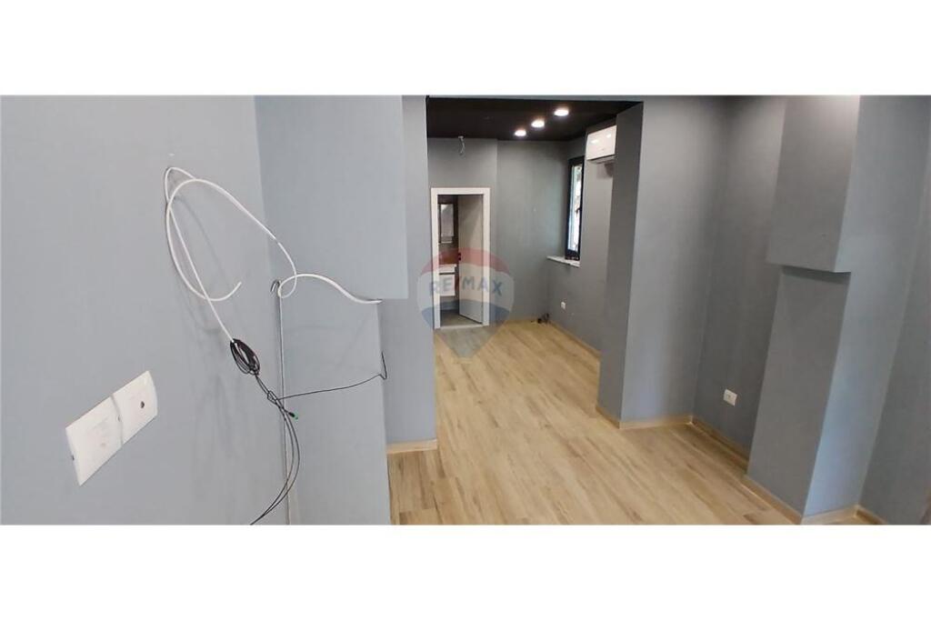 SHOP FOR RENT NEAR DINAMO STADIUM.