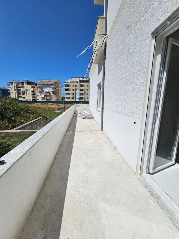 VENDESI APPARTAMENTO 1+1 PRESSO LA ROCCIA DI KAVAJË
