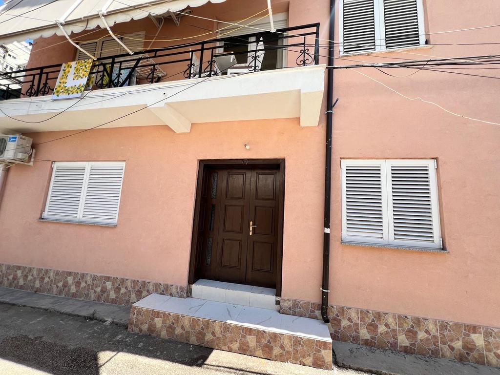 Apartment 1+1 for rent, first floor – Ali Demi