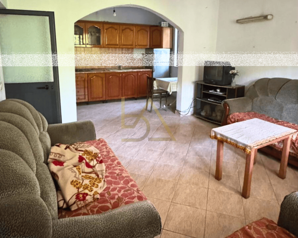 Villa su 3 Piani in Vendita – Vorë