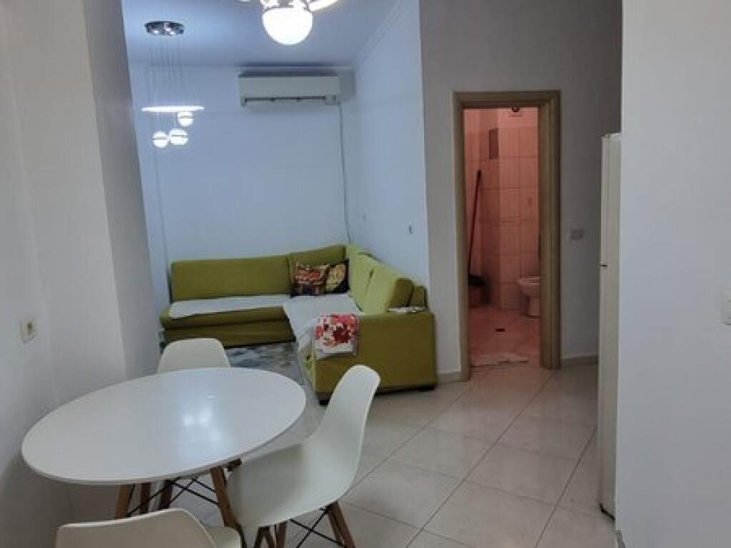 Qera, Apartament 2+1, Bulevardi Zogu 1, Tirane.