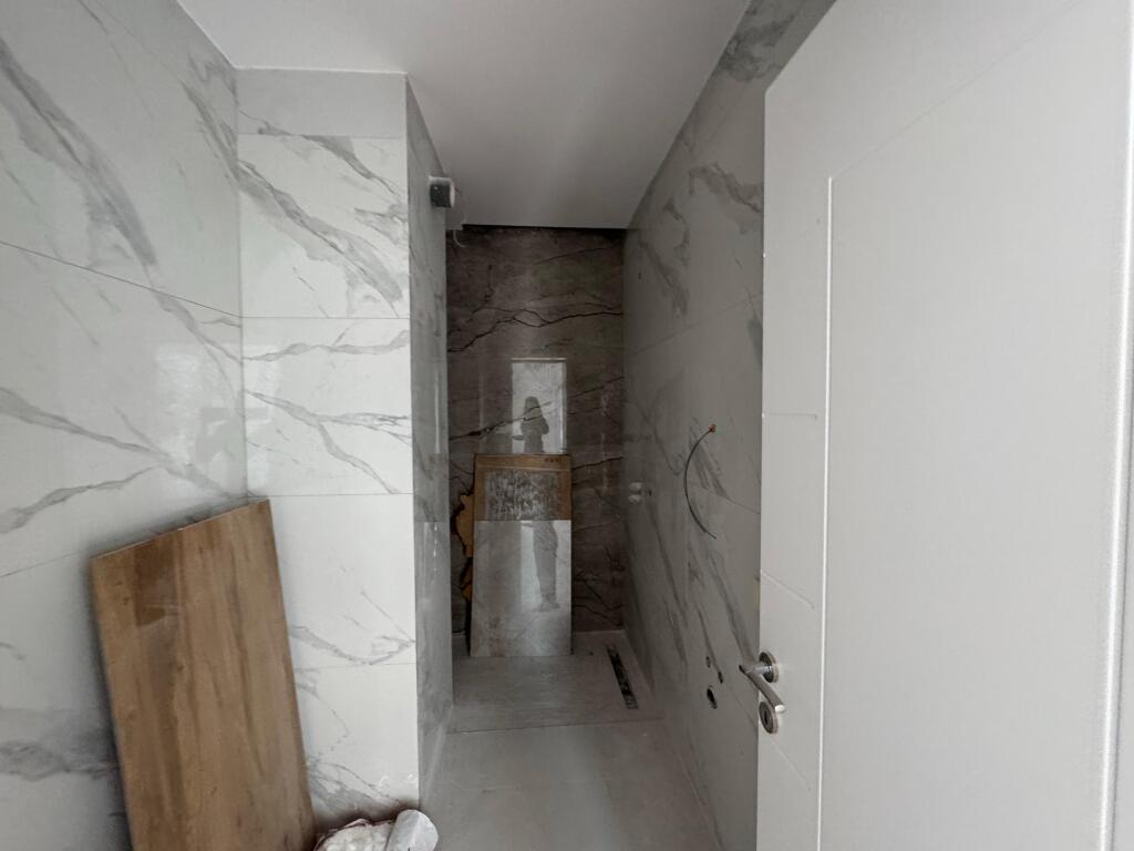 🏢 Shitet Apartament  3+1+2 me Parkim 📍 Adresa: Rruga Mine Peza 🏢  💰 Çmimi: 355,000 €