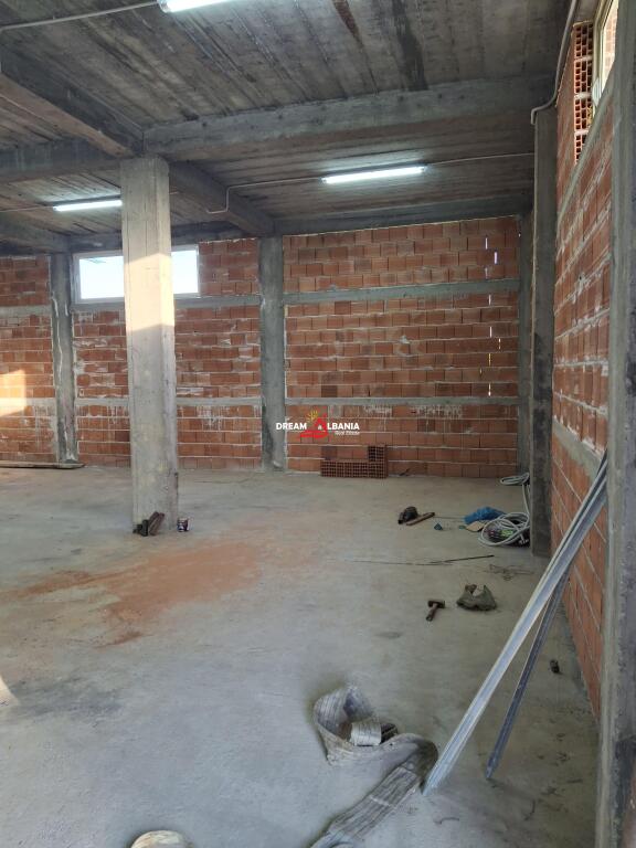 Jepet magazine me qera 192 m2 me hapesire parkimi ne Tirane ID (4281292)