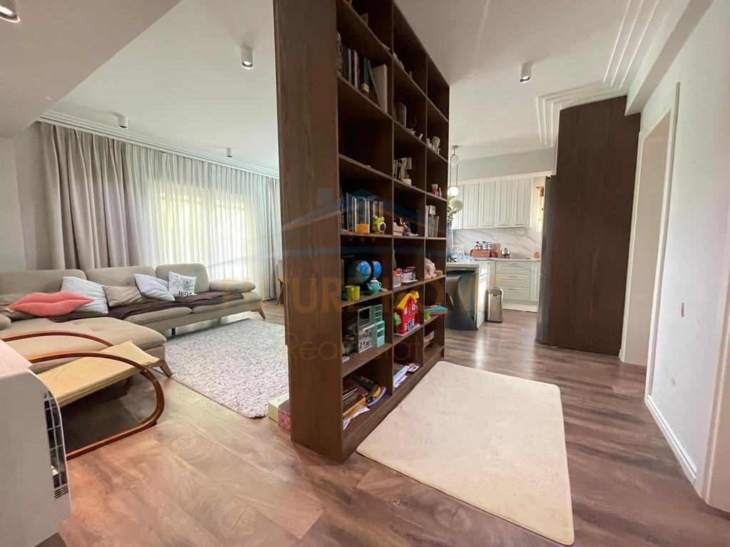 In vendita, Appartamento 3+1+2, 21 Dhjetori, Tirana.