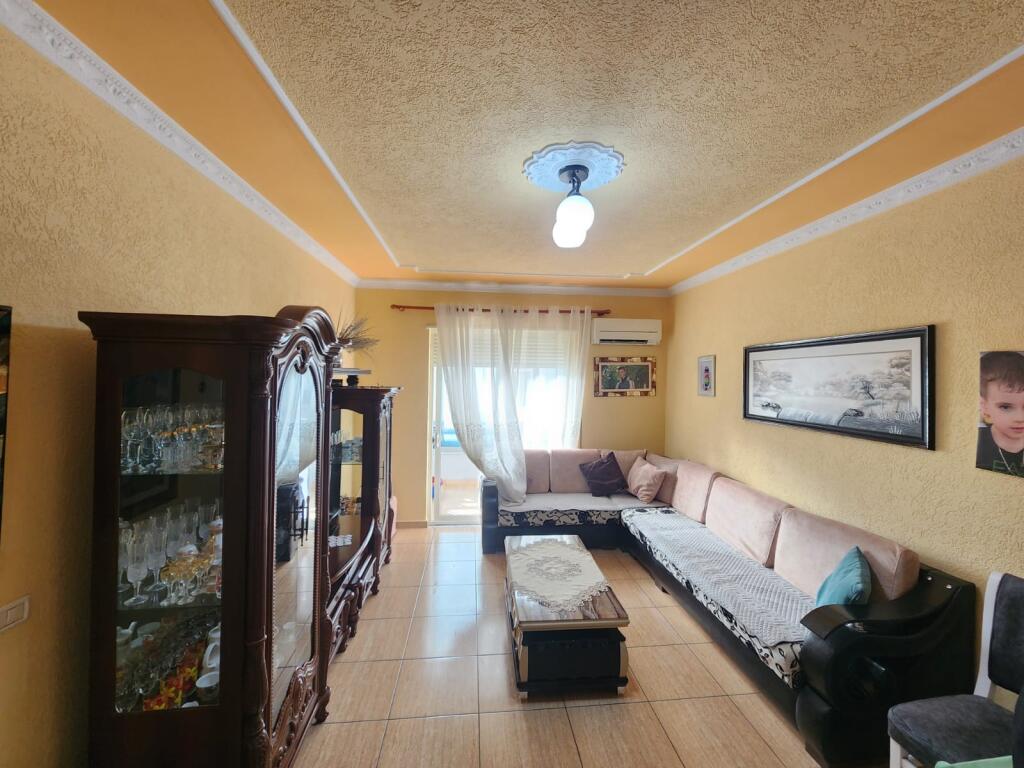 VENDESI SUPER APPARTAMENTO 2+1 SULLA SPIAGGIA ILIRIA
