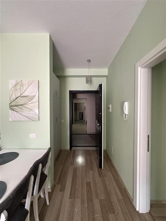 Super Apartament me qera ne Qender, prane toptanit (700 Euro)